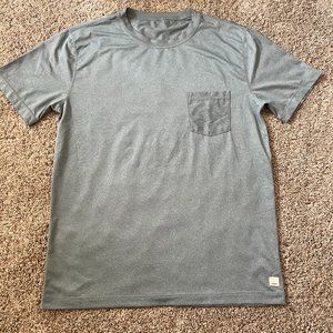 Vuori Men's performance pocket shirt size Medium